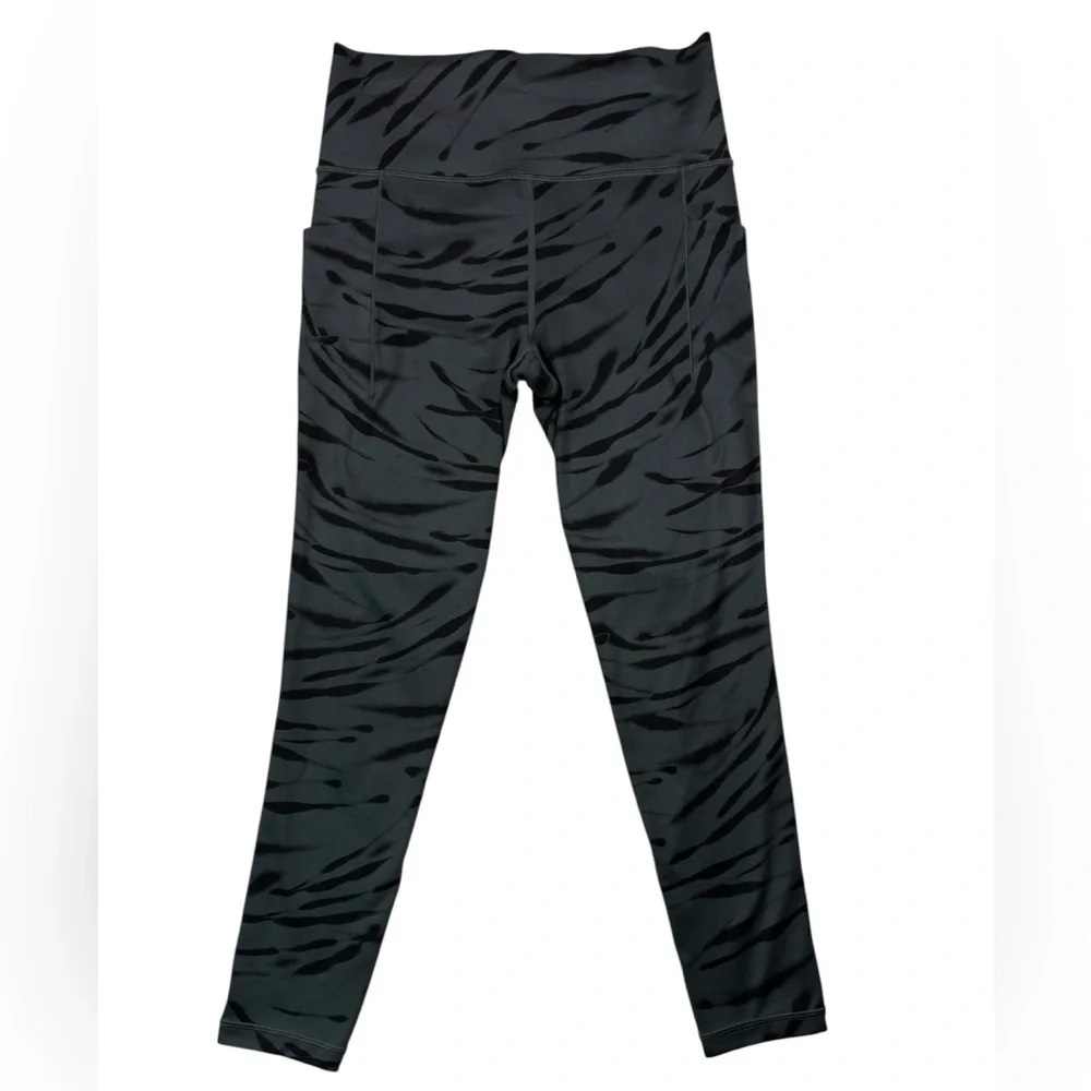 Athleta Saluation Stash Pocket II 7/8 Tight Zebra Print Capri Leggings | Size MT